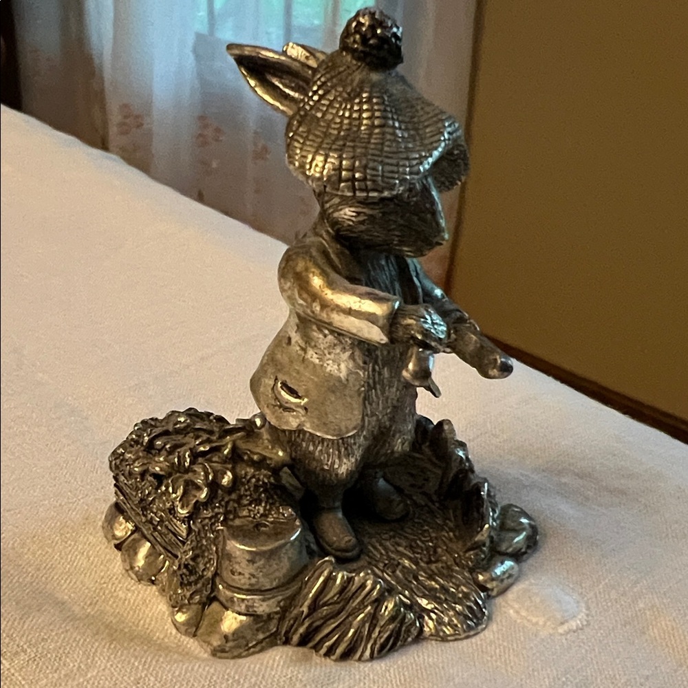Godinger Silver Peter Rabbit Figurine. - Picture 2 of 9